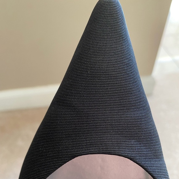 Ellen Tracy Black Mid Heel pointed toe dress shoes. Size 9M - Picture 4 of 7